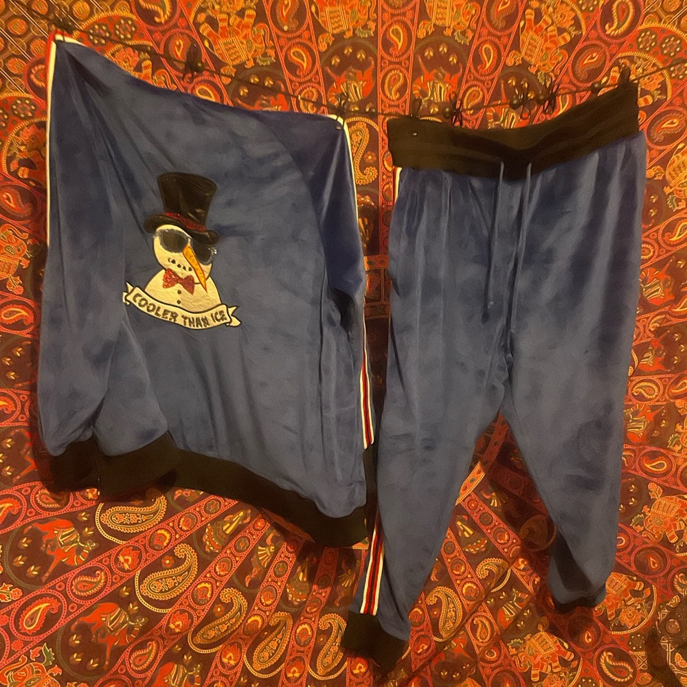 Men’s velour track suit